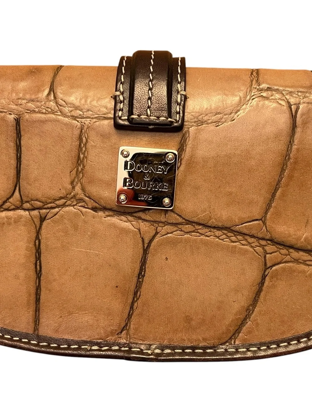 Dooney & Bourke Embossed Small Clutch Tan w/Chocolate Trim + Brass Accents - Picture 4 of 4